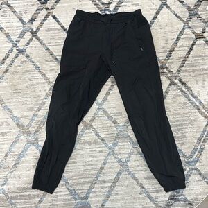 Lululemon license to train joggers size M